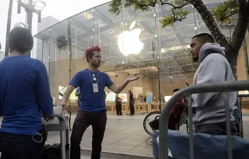 Apple продаде рекордните 9 милиона телефона за три дни