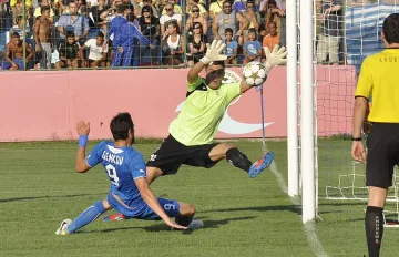 "Левски" пази Генков за "Славия"