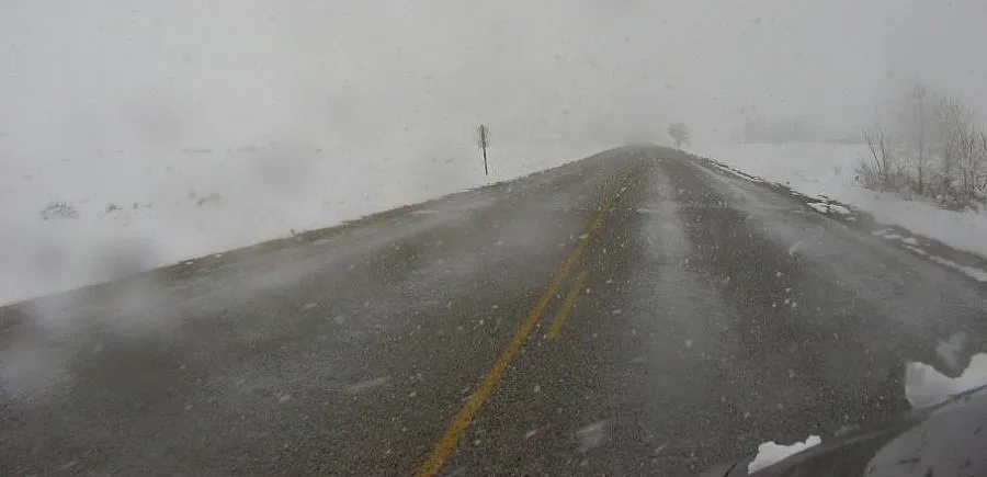 Снeжна виелица блокира хиляди туристи в Андите