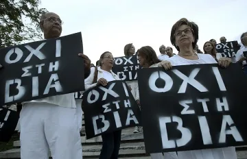 Прокуратурата в Гърция започна разследване срещу "Златна зора"