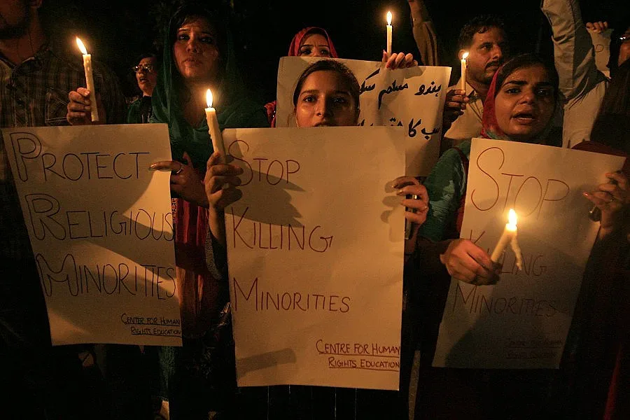 Християни в Пакистан въстават след атентат в църква 