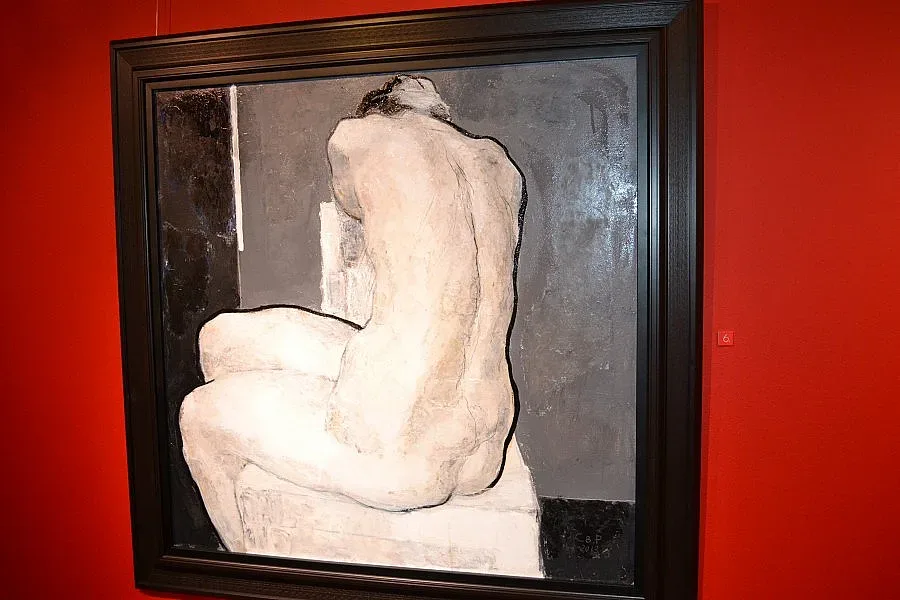 Светлин Русев показва голи тела