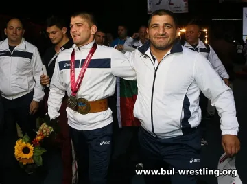 Ангелов не спи от напрежение