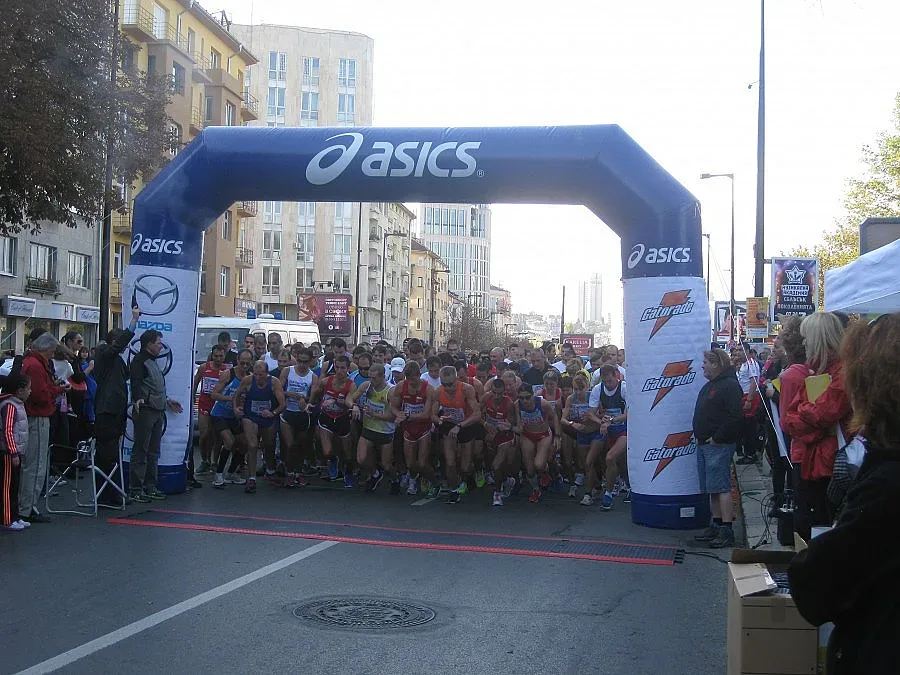 2000 атлети стартираха на „Толе-рън" в София