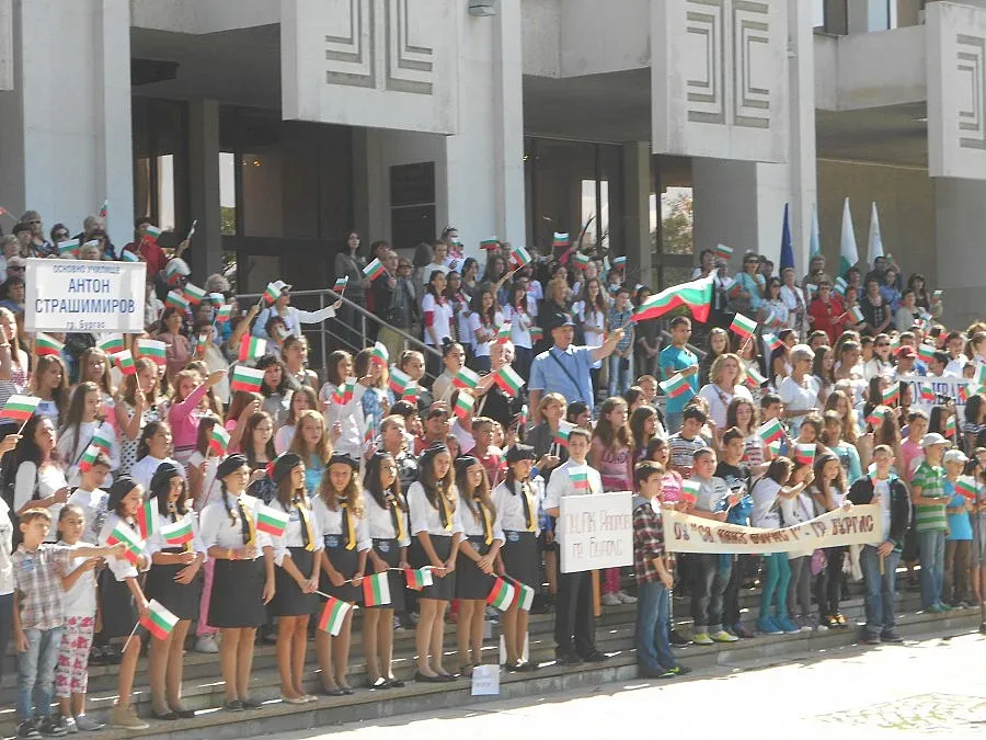 Хиляда пяха "Мила Родино" в Бургас