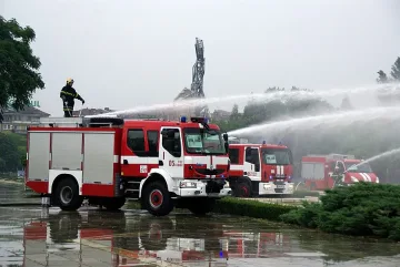 Огнеборци гасят пожар край Кресненското дефиле