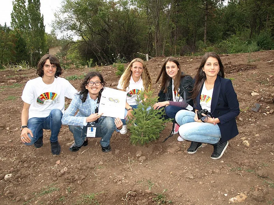 Японец ходи 12 500 км пеша и засади 3050 дървета