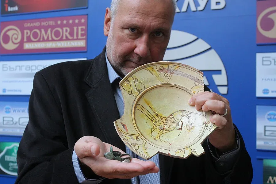 Пръстени и паница с птица на Перперикон