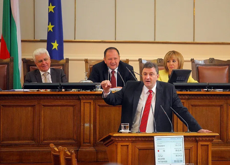 Чиновник със 100 бона бонуси от комисии