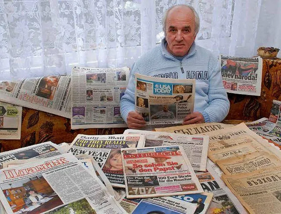 Бивш разузнавач от Търново пази 6000 вестника