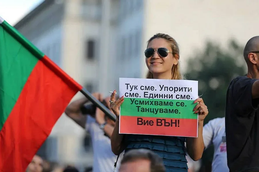 100 дни: Власт vs бунтове