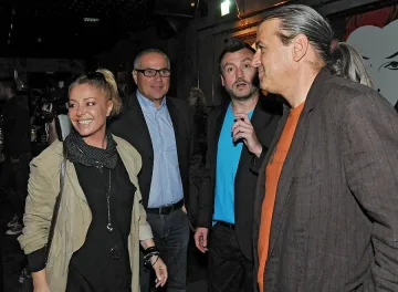 Хилда показа гаджето си