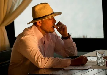 Джаро се завръща по море