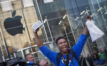 Apple очаква рекордни продажби на iPhone 5S