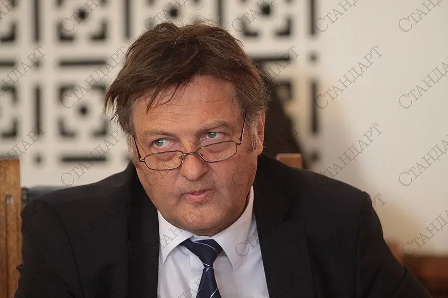 Новото министерство си сменя името 