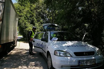 Въоръжен обра денонощен магазин