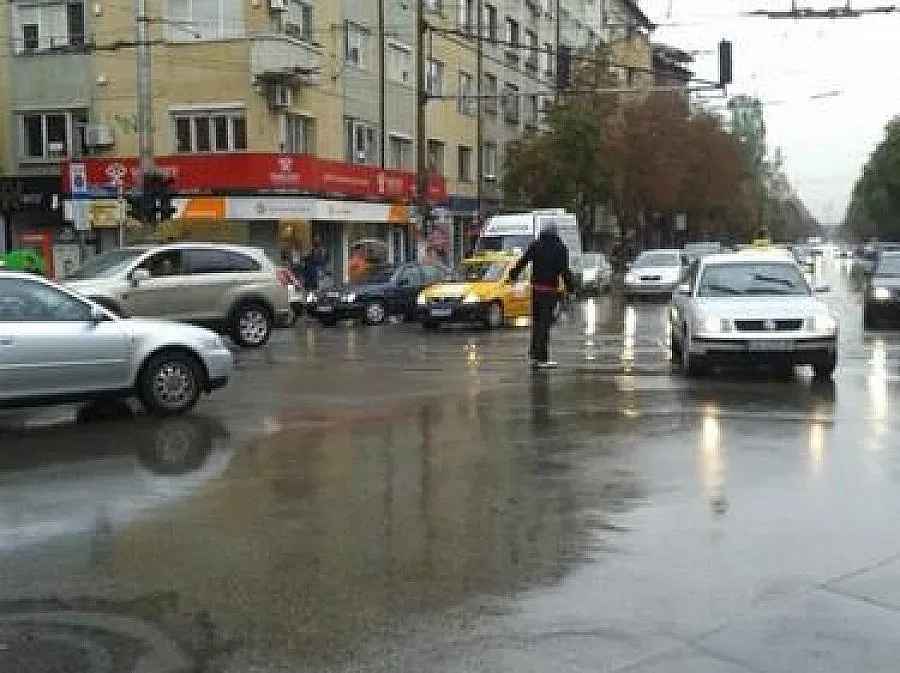 300 лв. глобяват "регулировчика" на "Петте кьошета "(обновена)