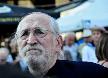 Джоко Росич – с наградата на Никола Манев