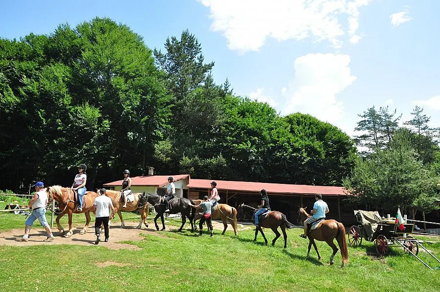 Руснаци на езда в село Бачево