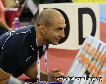 Костадинов започва с молдовец, Васева - с рускиня