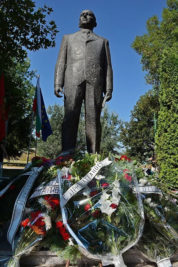 40% от младите искат или при Тато, или в чужбина