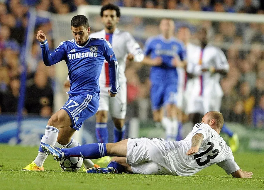 Челси падна от Базел, Меси с 3 гола срещу Аякс