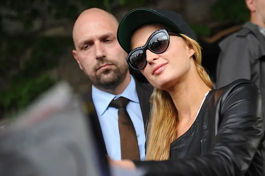 Парис си тръгна по първи петли