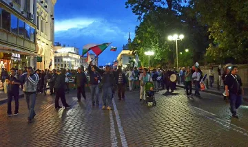 97-ми ден, протестът скандира пред партийните централи