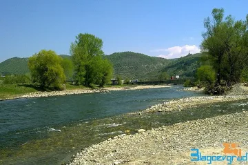 Фирма замърсява река Струма