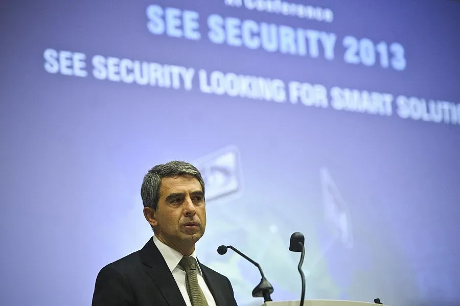 Плевнелиев: На кредит сме и децата ще платят сметката