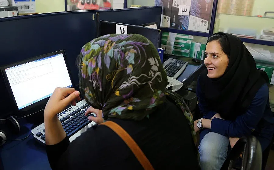 "Техническа грешка" пусна Facebook и Twitter в Иран