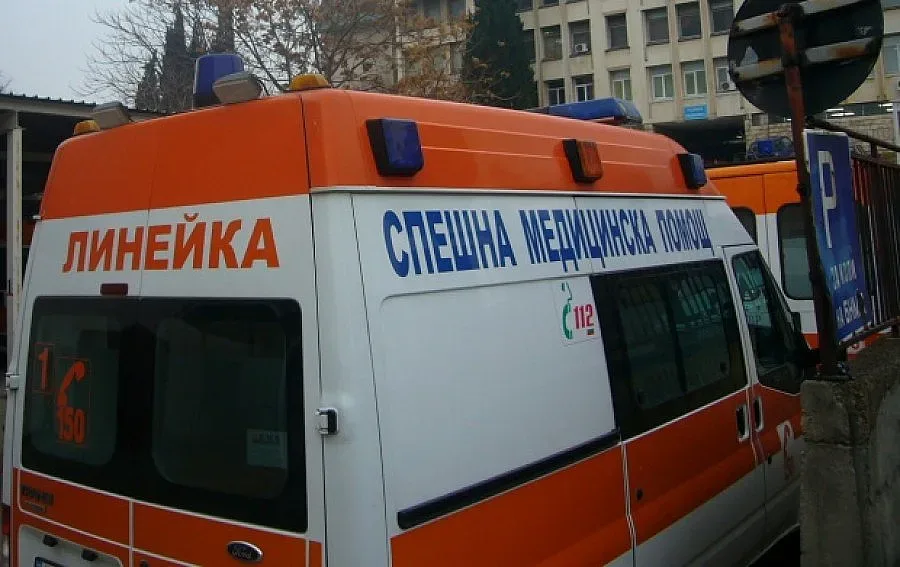 Издирват шофьор, блъснал пешеходец и избягал