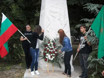 Млади патриоти почетоха подвига на старозагорските въстаници