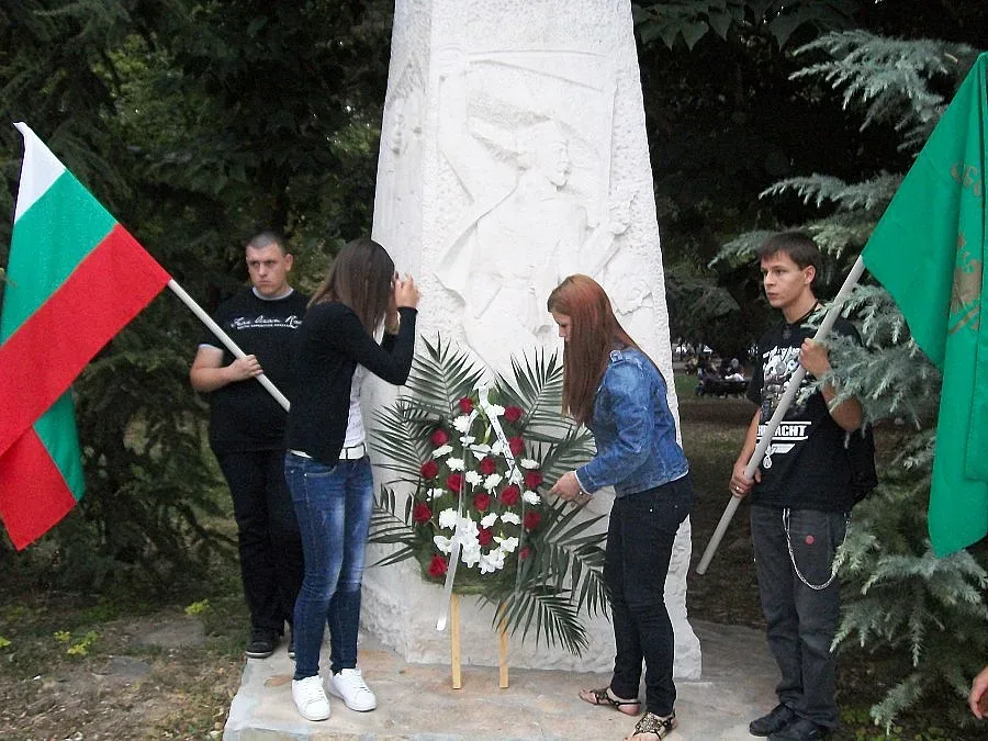 Млади патриоти почетоха подвига на старозагорските въстаници