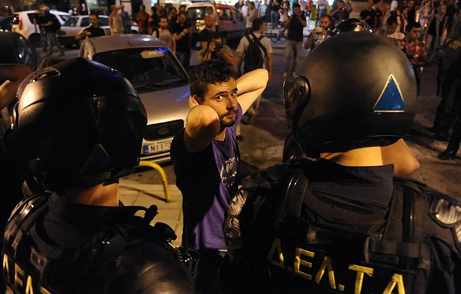 Гръцки попове въртят далавери за 5 млрд. евро