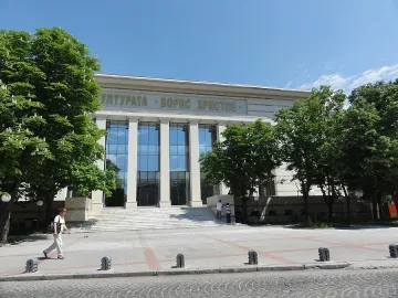 Метална чига падна в Дома на културата в Пловдив и рани трима 