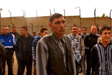 62 затворници влязоха в клас