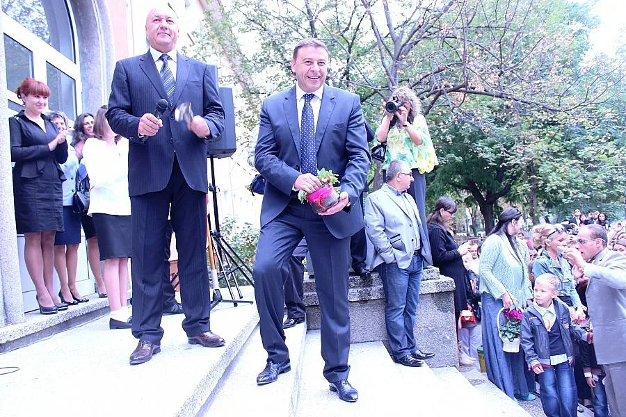 Кметът на Благоевград откри учебната година в две училища