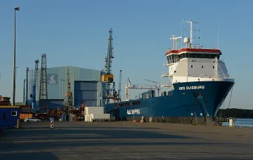 Кервани със зърно на пристанище Варна