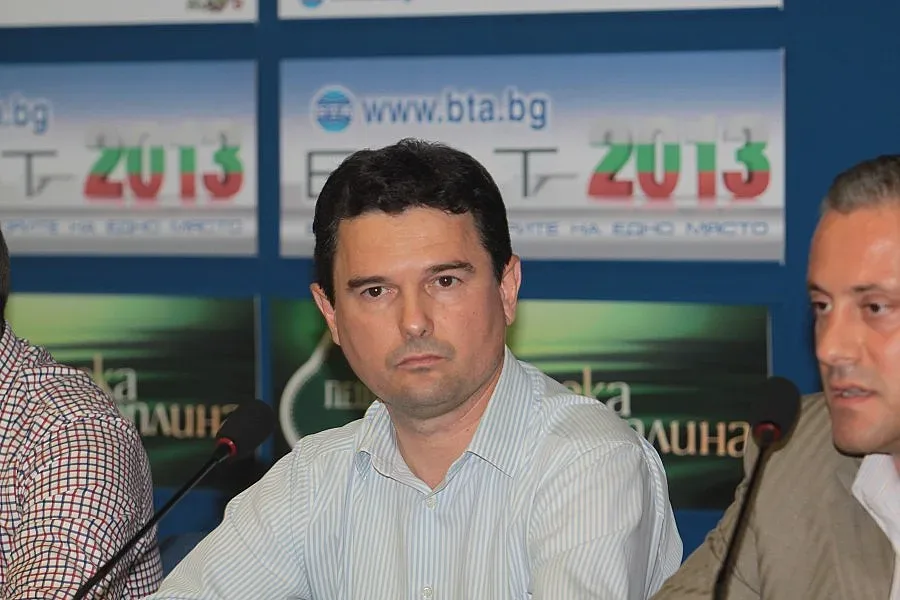 Изправят Зеленогорски срещу Кунева