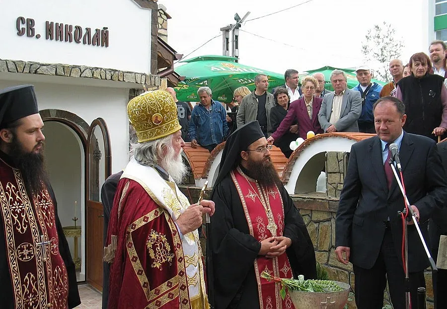 Осветиха нов параклис в Лом