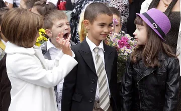 Звънецът ще бие за 15 000 българчета зад граница