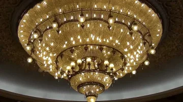 Парламентът купува лампи за 50 бона