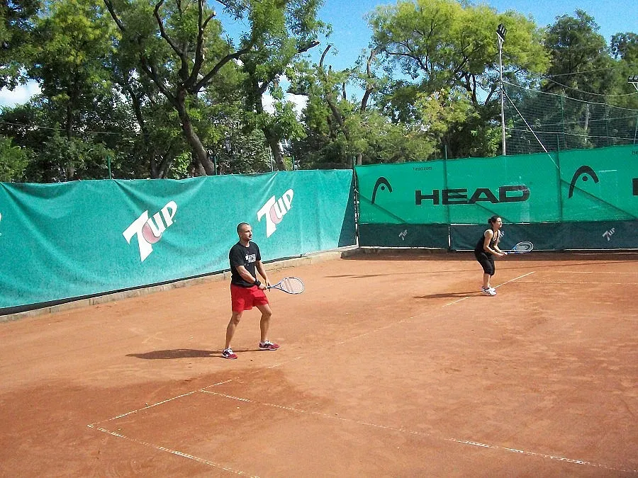 Осветление зарадва тенис-клуб