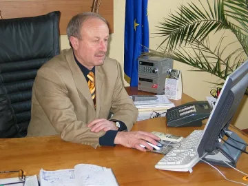 Власт и опозиция ухажват учители и ученици