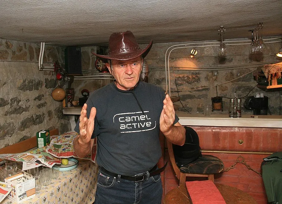 Данчо от Монтана лекува деца с коне