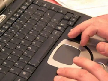 Лишиха от отпуск работещите с компютър гърци