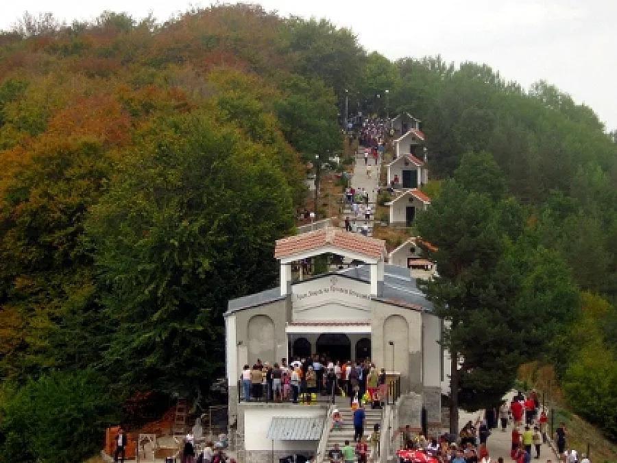 Миряни събираха дъждовна вода на Кръстов връх