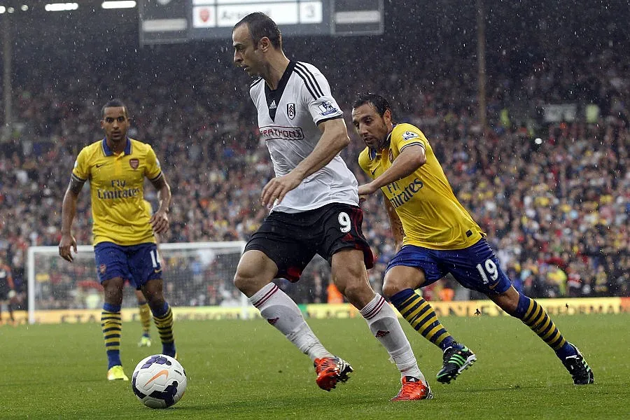 Бербатов титуляр, Тонев резерва