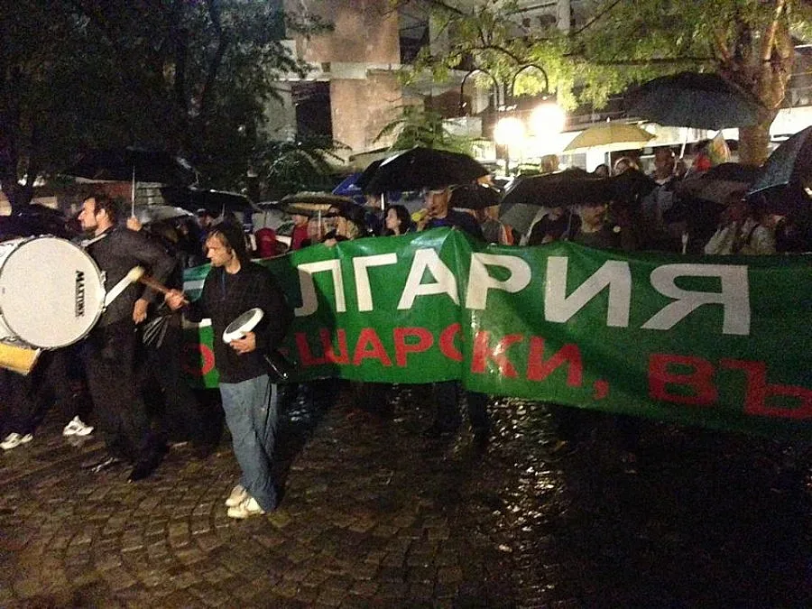 Протест пред БНТ, Орешарски в студиото